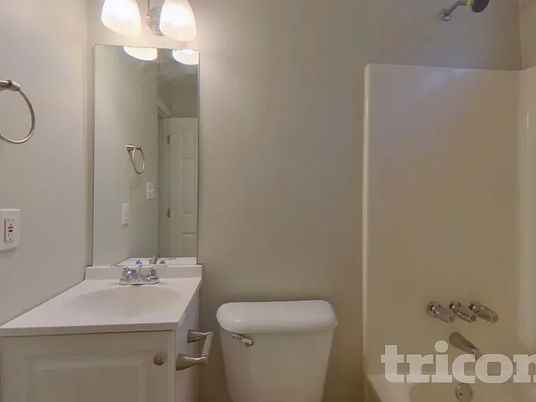 726 Westbury Dr — Photo 15