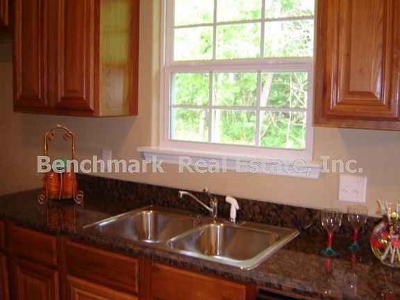 4th image of 79 Granshire Dr