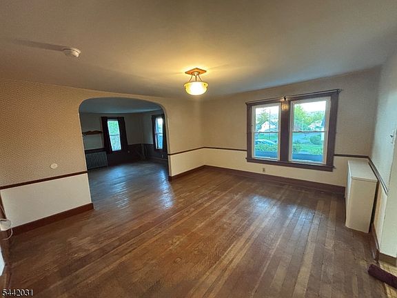5th image of 6 Thatcher Ave