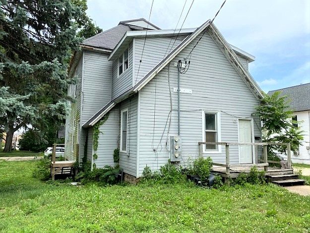 2nd image of 212 3rd Ave