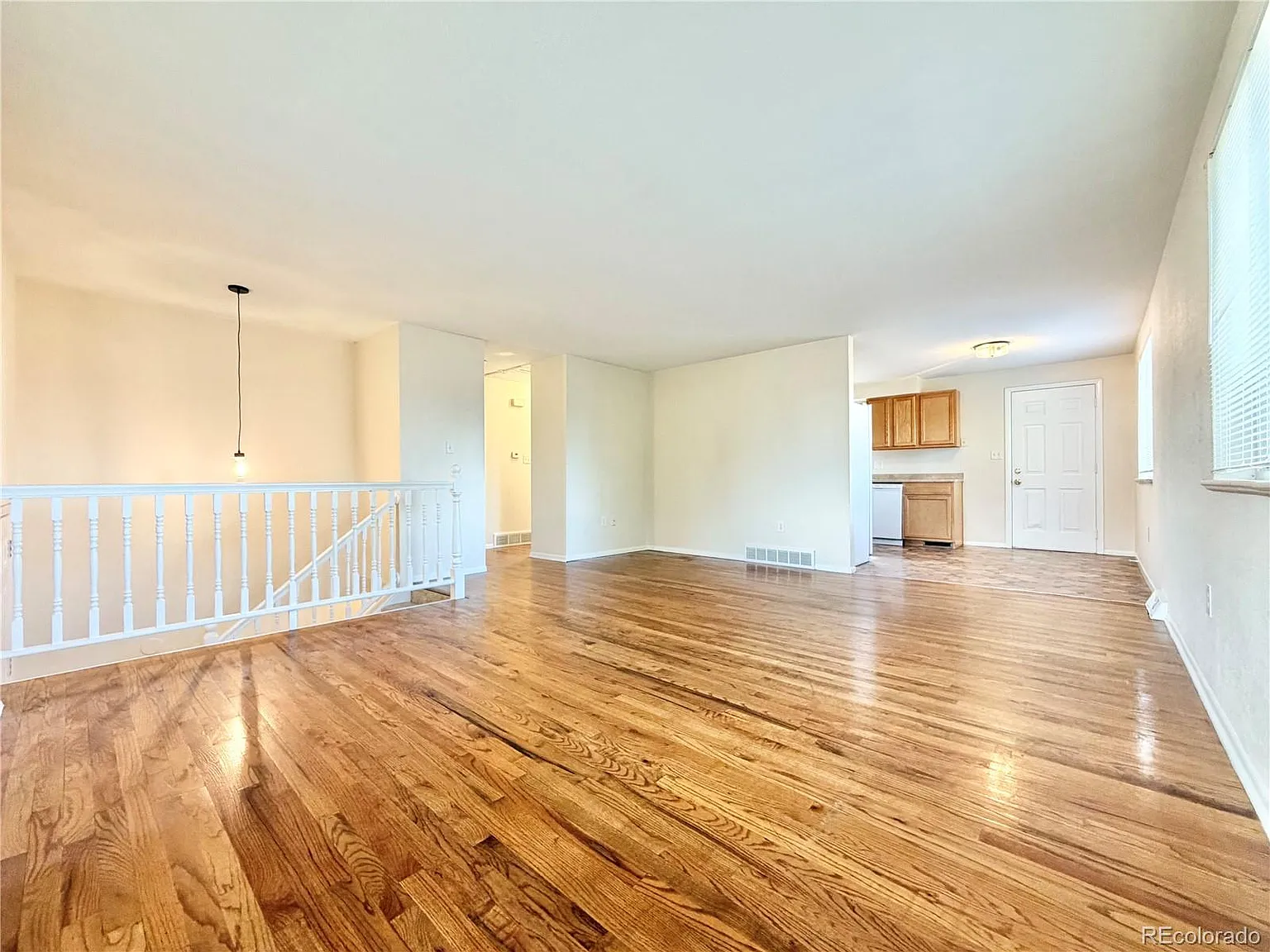 5 bed, 2.0 bath, 2305 sqft, $3,200 — Photo 3