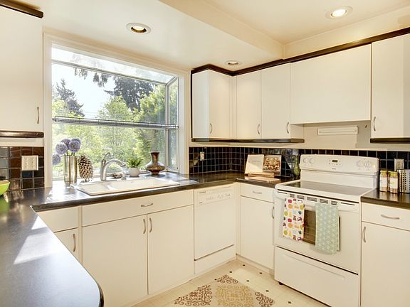 4th image of 11539 20th Ave NE