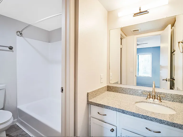Maryland Court Apartments — Photo 59