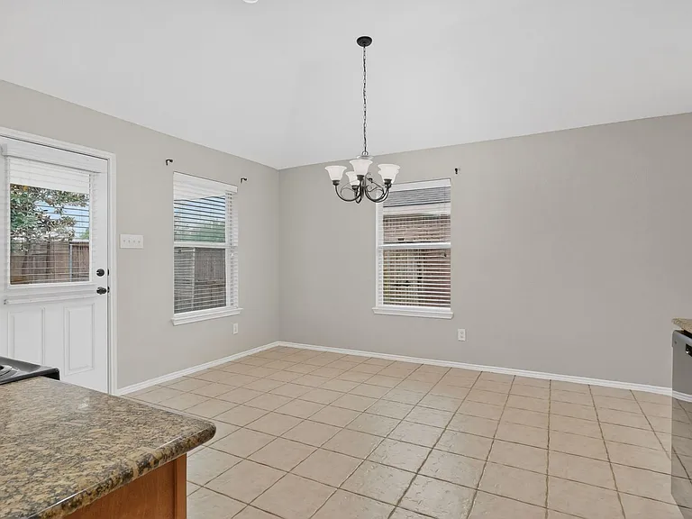 1037 Johnson City Ave — Photo 14