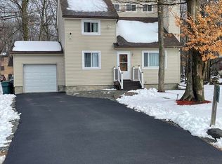 7426 Ventnor Dr, Tobyhanna, PA 18466