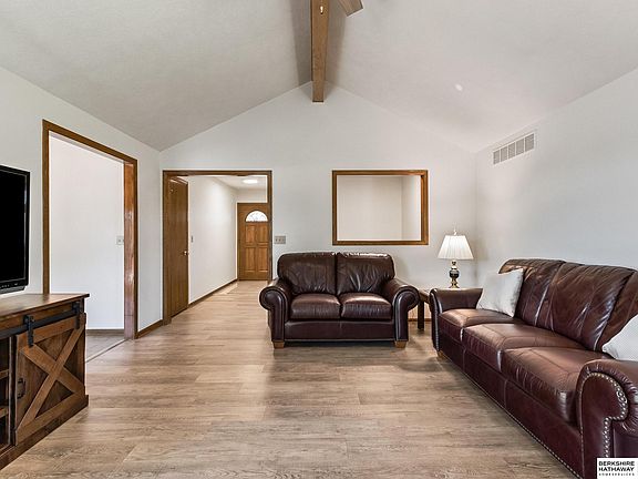 5th image of 804 Beaver Lake Blvd