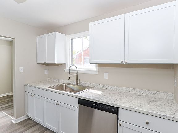 4th image of 4026 N Arlington Ave