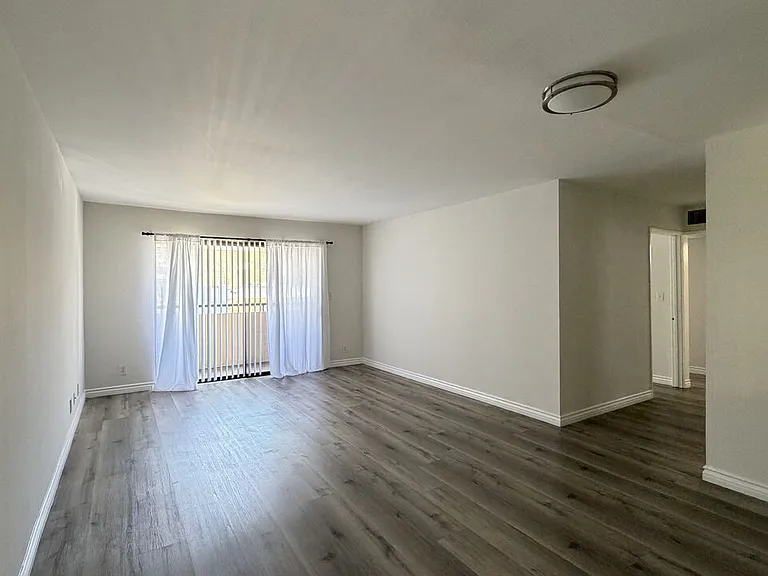 326 S Manhattan Pl #108 — Photo 5