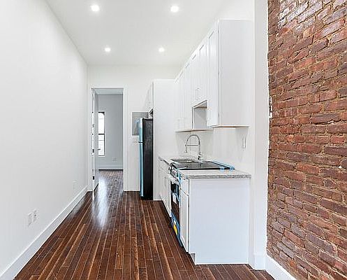 4th image of 167 Starr St APT 2L