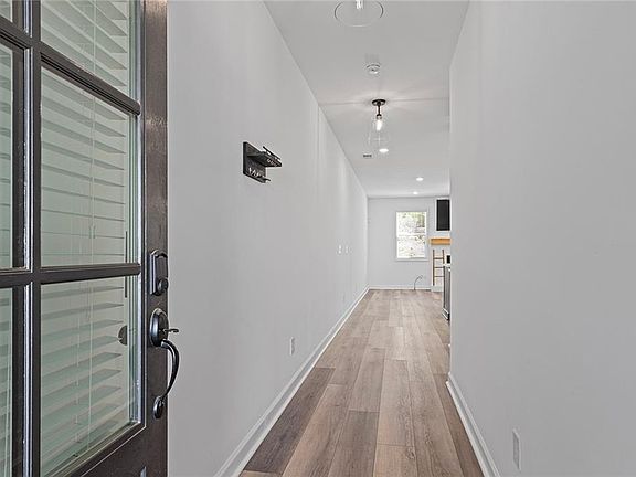 3rd image of 1251 Willamette Way