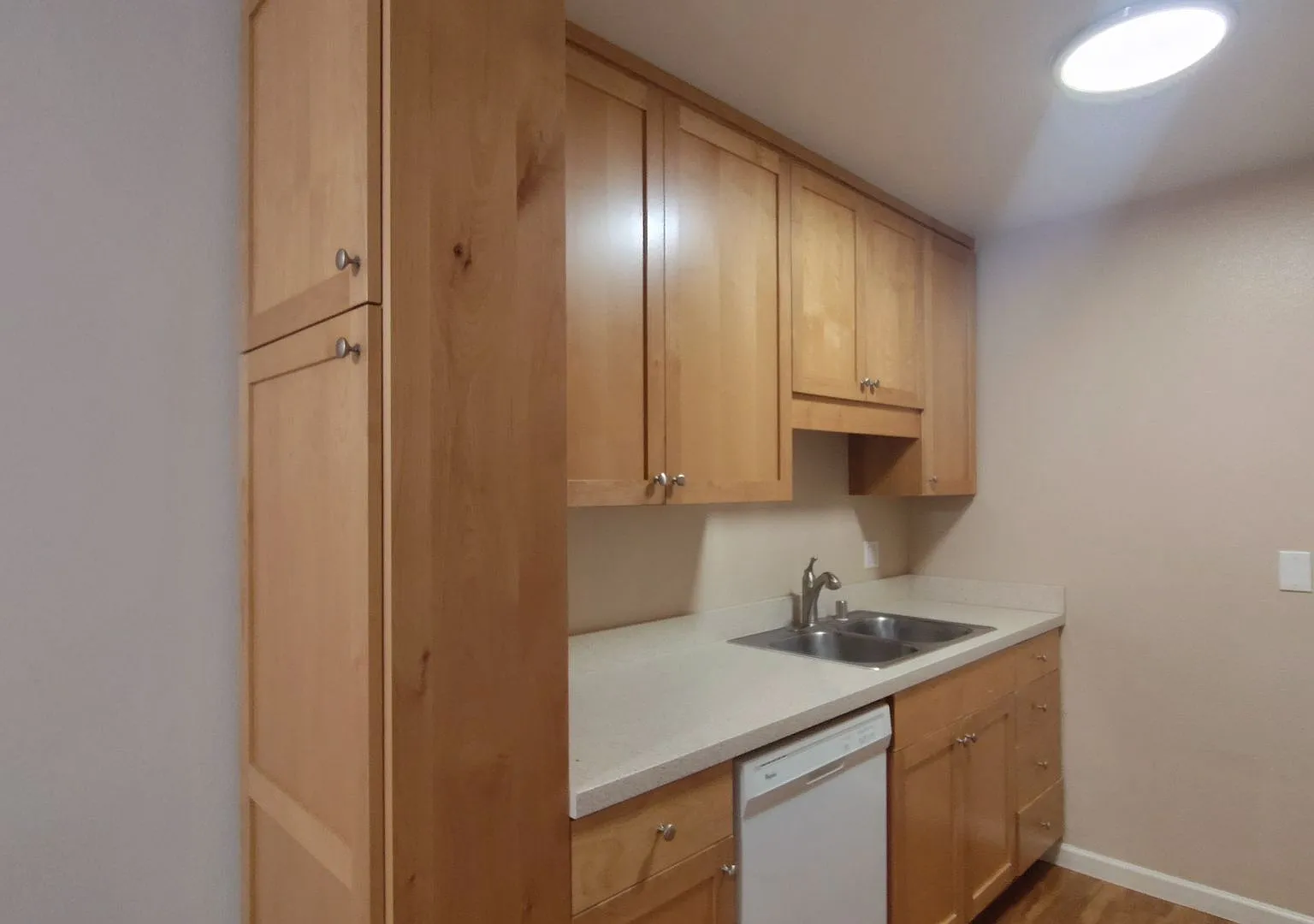 Herschel Apartments — Photo 4
