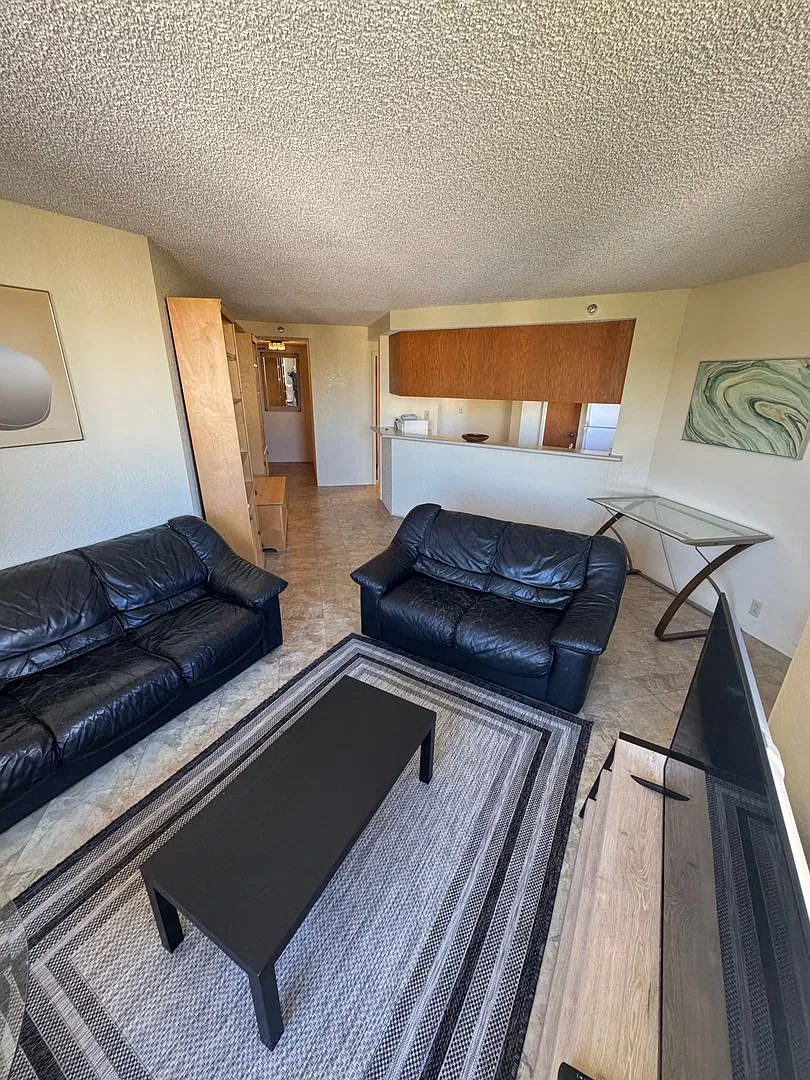 1 Bedroom, 1 Bathroom in the Heart of Waikiki! — Photo 4