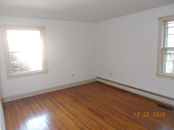 4th image of 11 Willis Ave