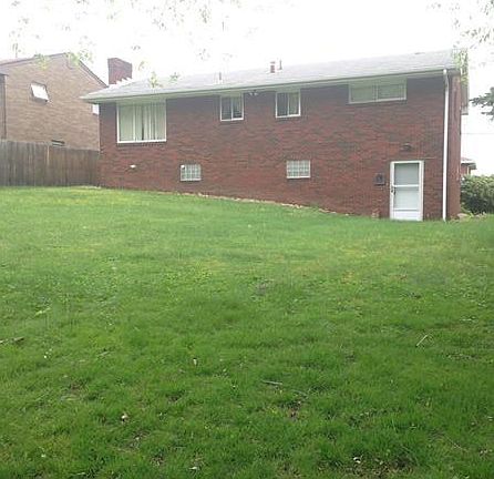 3rd image of 2607 Poinsettia Dr