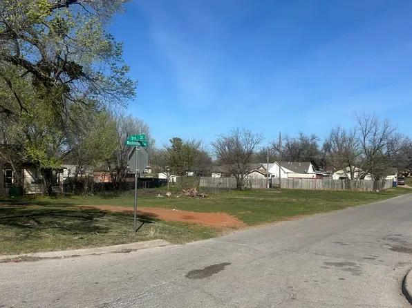 927 S 3rd St, Chickasha, OK 73018