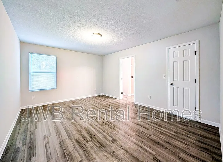 8000 Dandy Ave — Photo 5