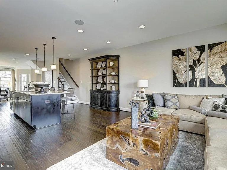 22101 Broadway Ave — Photo 15