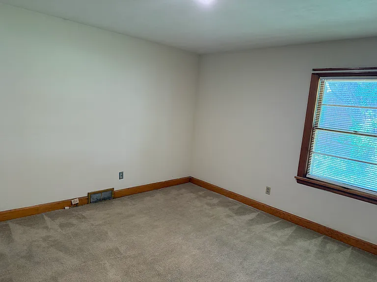 729 McElroy Way — Photo 8