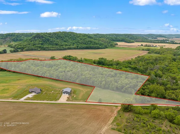 999 Old Mill Dr, Lone Rock, WI 53556