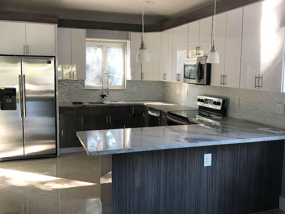 2nd image of 717 Sharon Pl