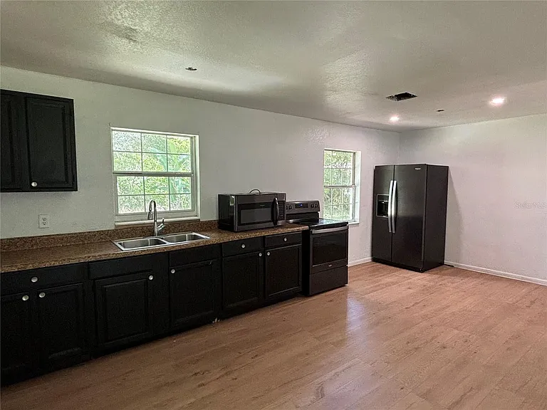 205 S Chandler Ave — Photo 7