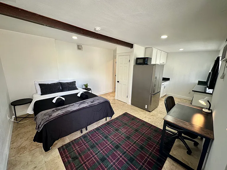 3030 Plaza St #C — Photo 6