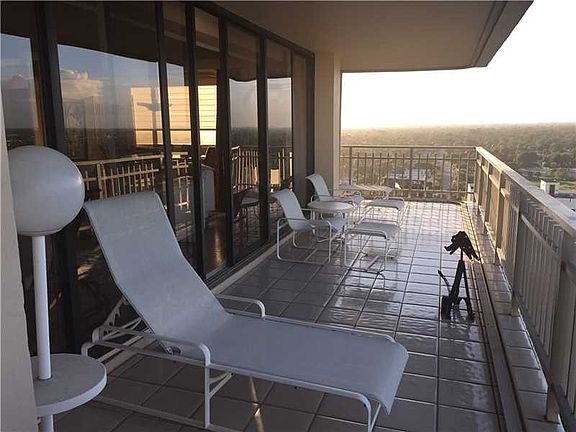 4th image of 11113 Biscayne Blvd Unit 2052