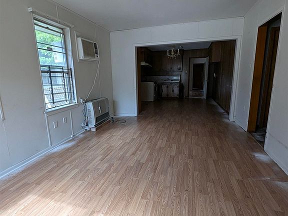 5th image of 823 N 46th St
