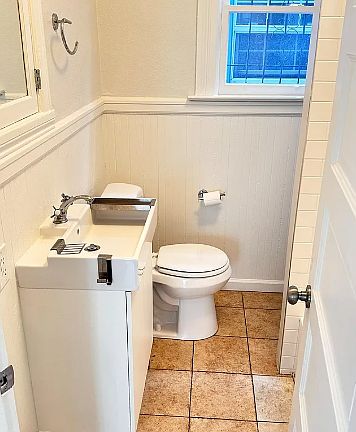 2nd image of 701 25th St #B