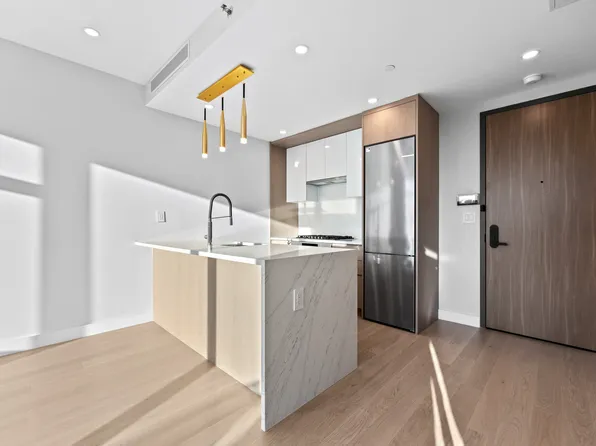 38-20 Parsons Boulevard image 4 of 19