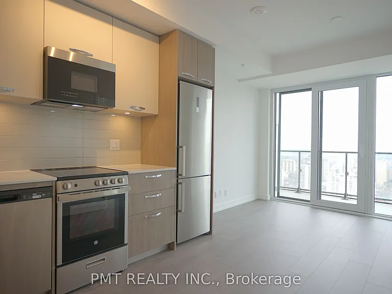 75 James St S #3101 — Photo 3
