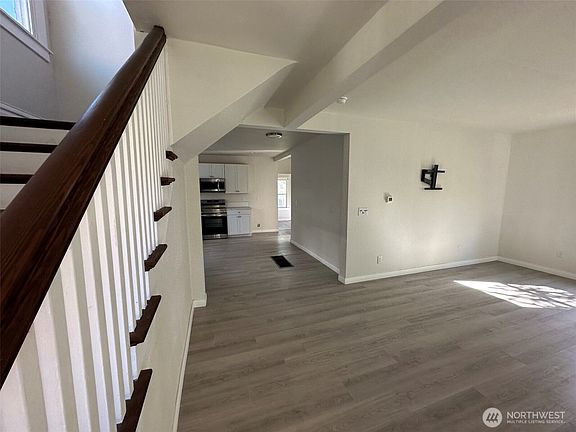 5th image of 1124 W Mansfield