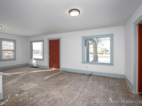 5th image of 8136 Division Ave S