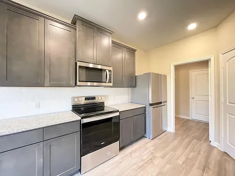 1702 Sandalwood Way — Photo 8
