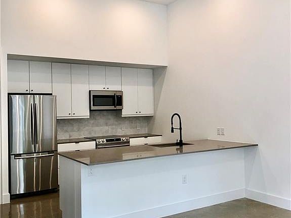 4th image of 2709 E 5th St #2105