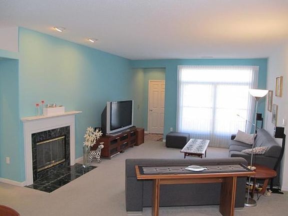 SPACIOUS INVITING GREAT ROOM!