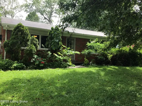 7008 Green Manor Dr, Louisville, KY 40228