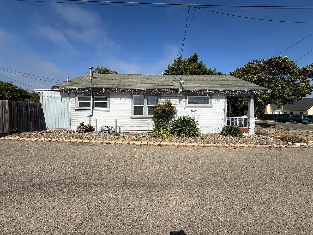 Building Photo - 212 W Hickory Ave