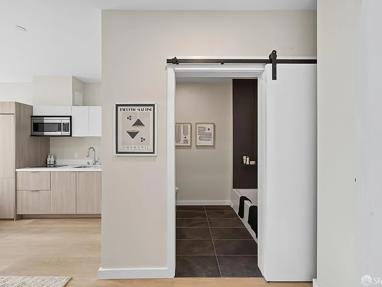 811 Valencia St #404 — Photo 3