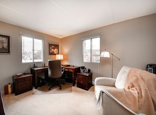 10 Woodland Ct #E0C557C4A, Lombard, IL 60148