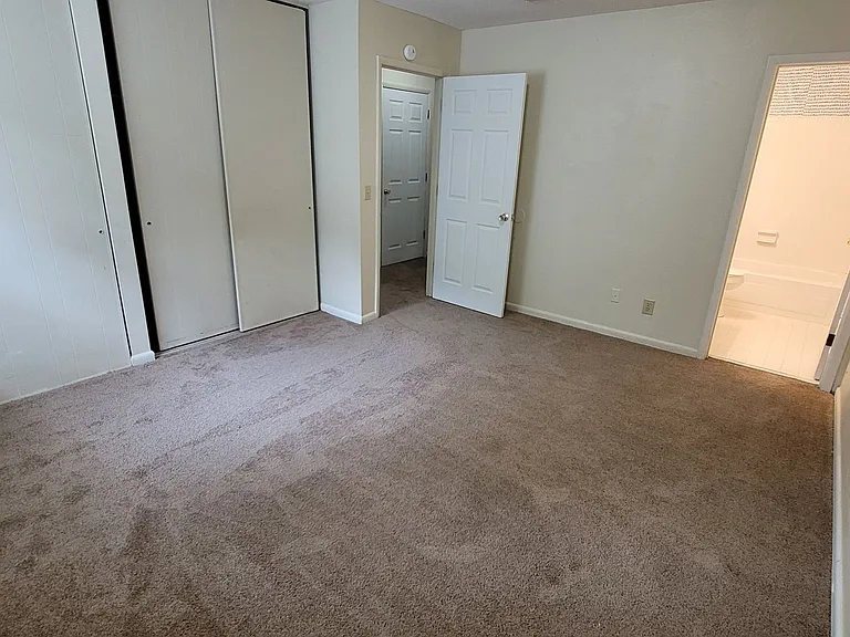 1704 Ashford Ln — Photo 17