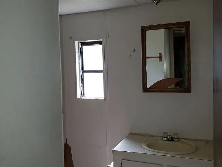 719 Lime Ln — Photo 3