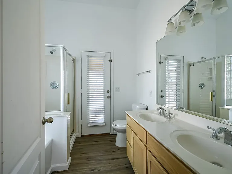 9528 W Clara Ln — Photo 11