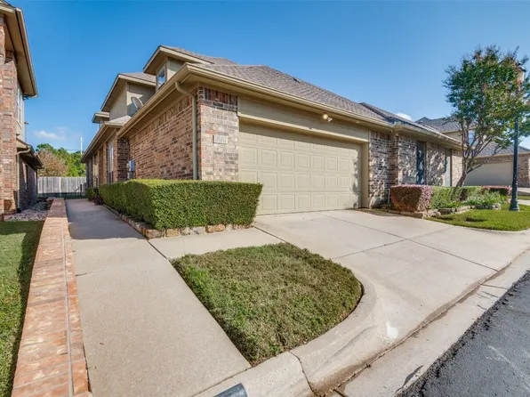 1230 Woodland Park Dr, Hurst, TX 76053