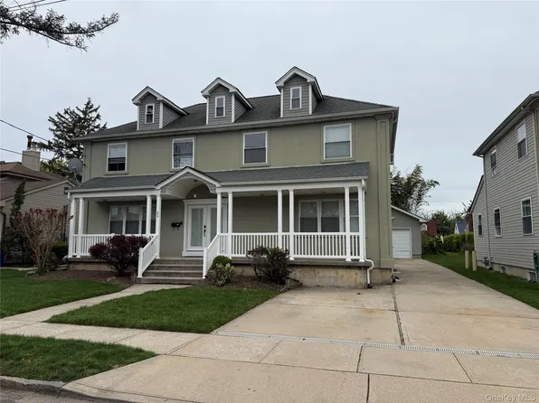 33 3rd Avenue, Westbury, NY 11590