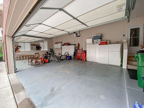 4th image of 56309 Ashbrooke Dr E