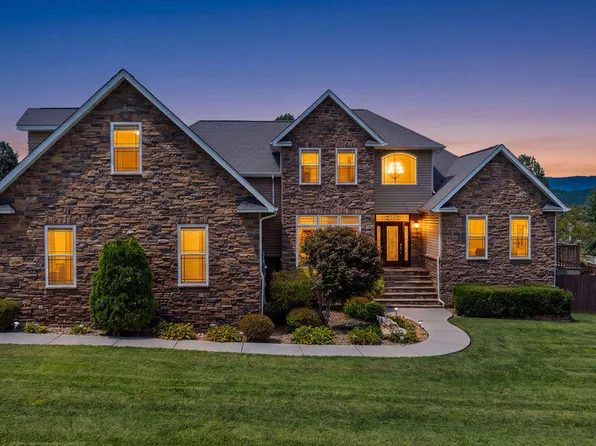 409 Bluff Trce, Jacksboro, TN 37757