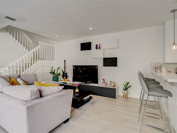 3rd image of 1529 Yellowheart Way