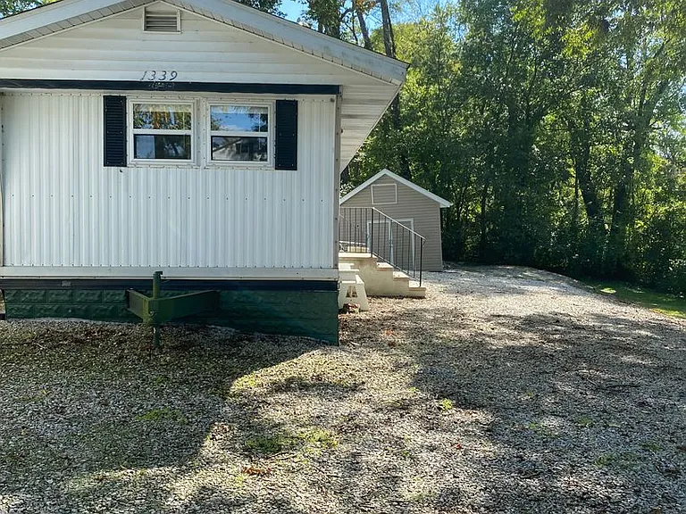 1339 N County Rd — Photo 2