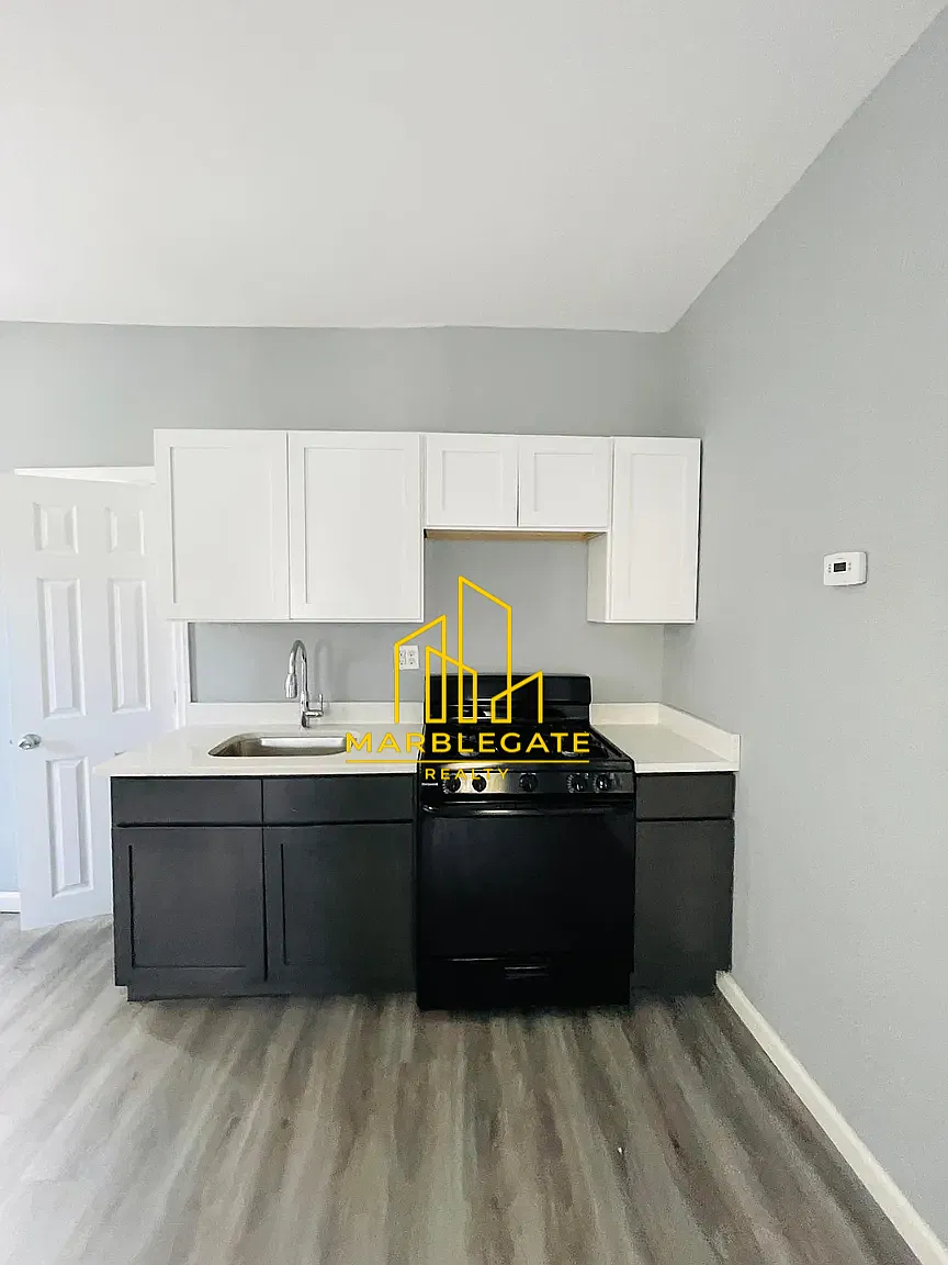 104 Sunset Ave — Photo 1